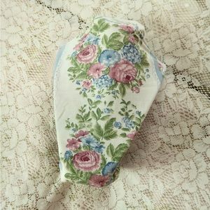 Floral Shabby Chic Neck Form Necklace Display